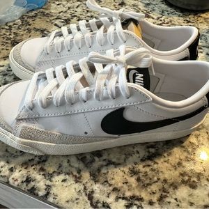 Nike blazer low